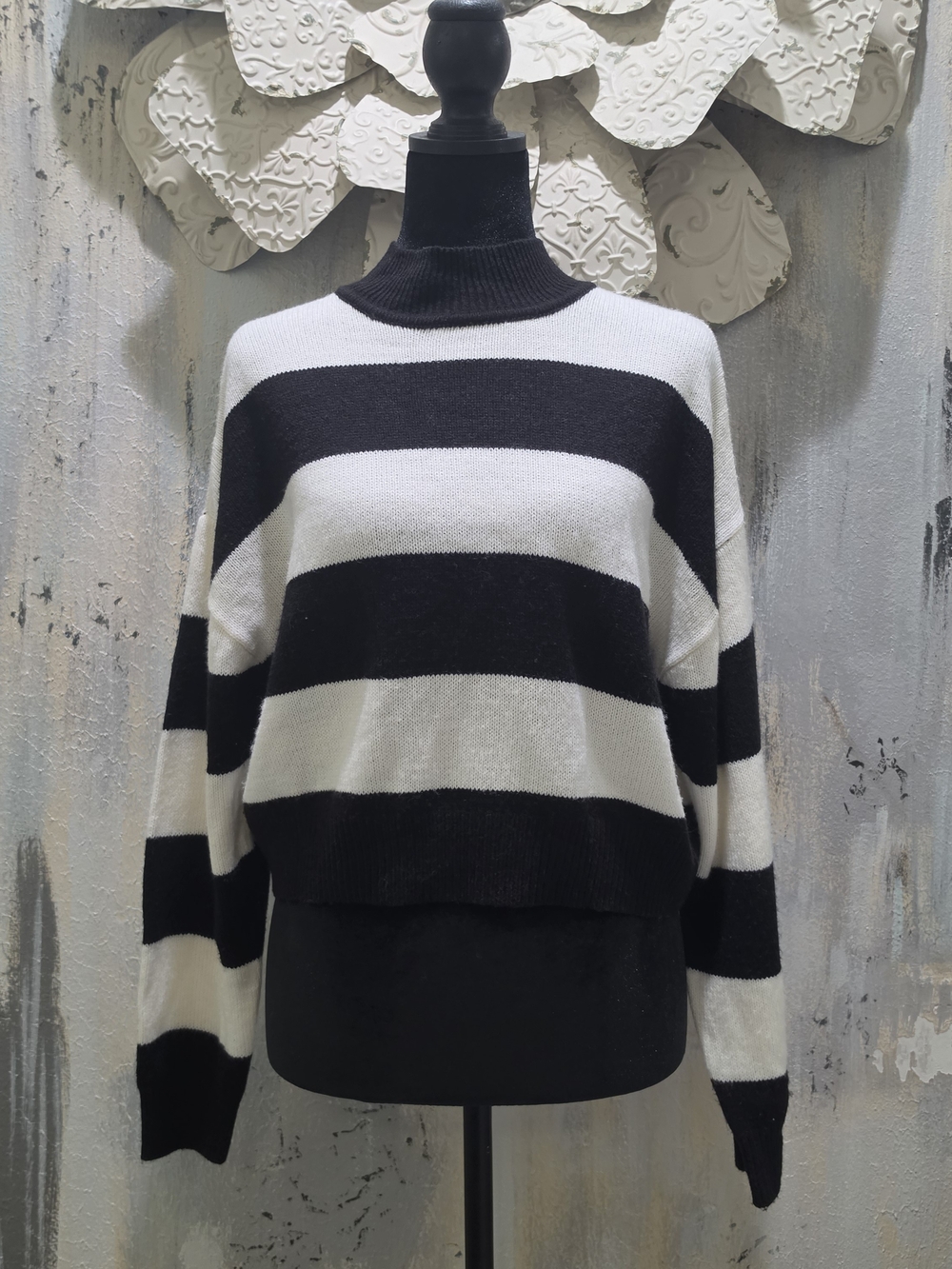 H&M Women's Black & Cream Striped Mock Neck Cropped Sweater